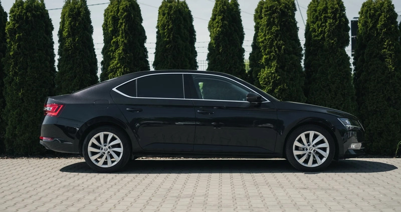 Skoda Superb cena 74998 przebieg: 158226, rok produkcji 2017 z Kolbuszowa małe 742